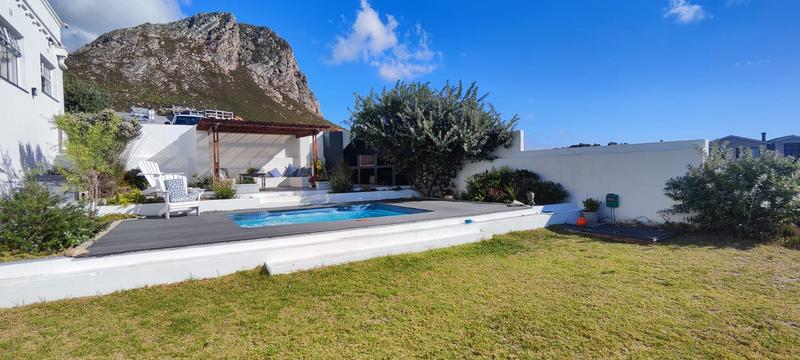 To Let 3 Bedroom Property for Rent in Rooi Els Western Cape